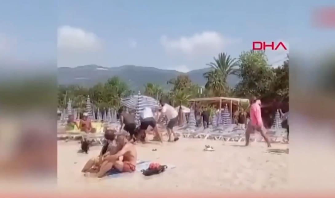 Ξυλοδαρμός τουρίστα από υπάλληλο παραλίας για μια... ξαπλώστρα (βίντεο)