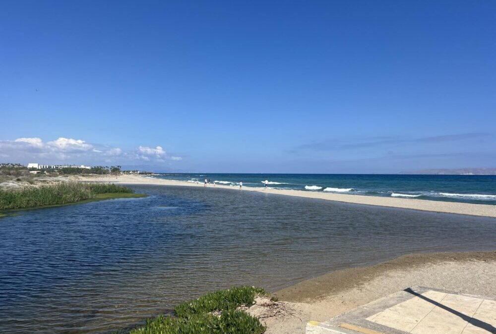 το φράγμα Αποσελέμη στη θάλασσα