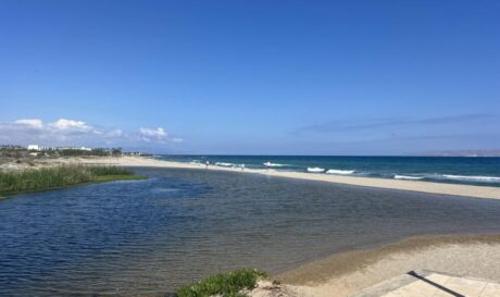 το φράγμα Αποσελέμη στη θάλασσα