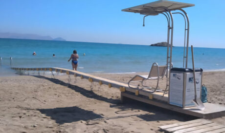 Ο Δήμος Αποκορώνου δεσμεύεται για ισότιμη πρόσβαση στις παραλίες του και για τα άτομα ΑΜΕΑ