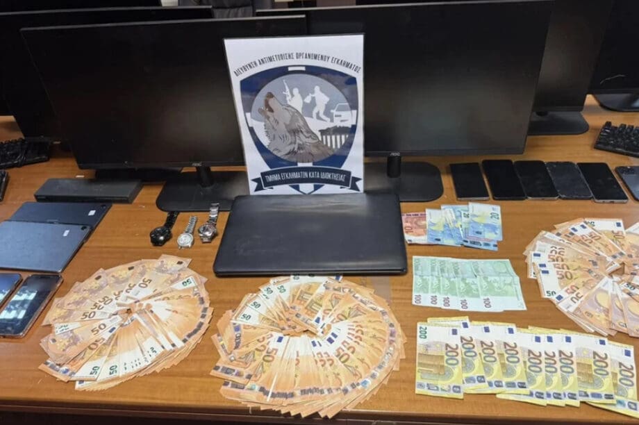 Εξάρθρωση σπείρας διαρρηκτών με λεία «μαμούθ» (φωτογραφίες)