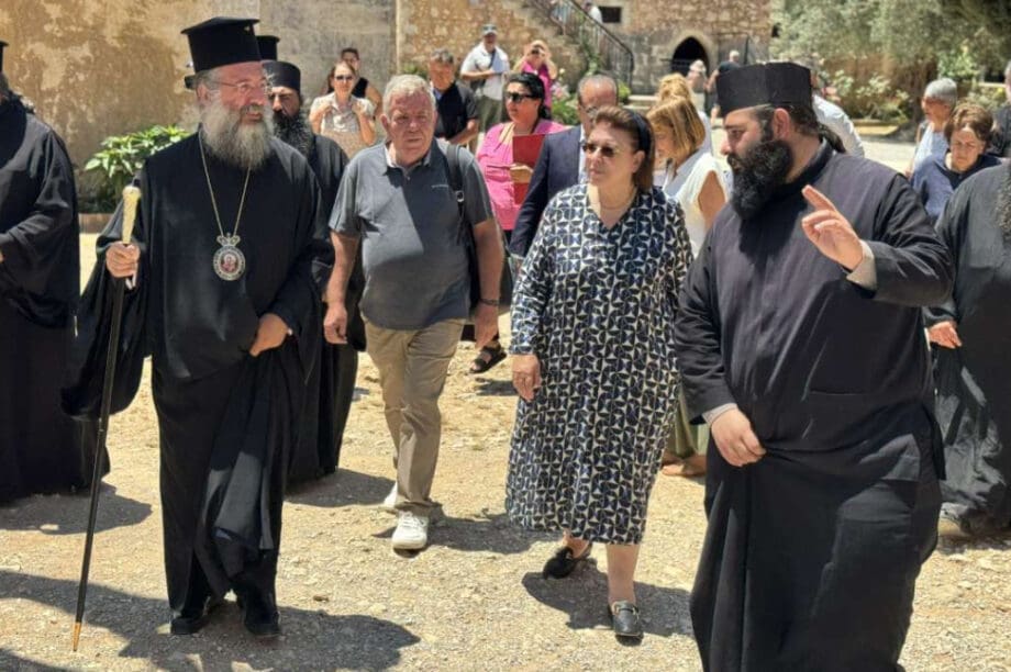 Στην Ιερά Μονή Αρκαδίου η Λίνα Μενδώνη (φωτογραφίες)