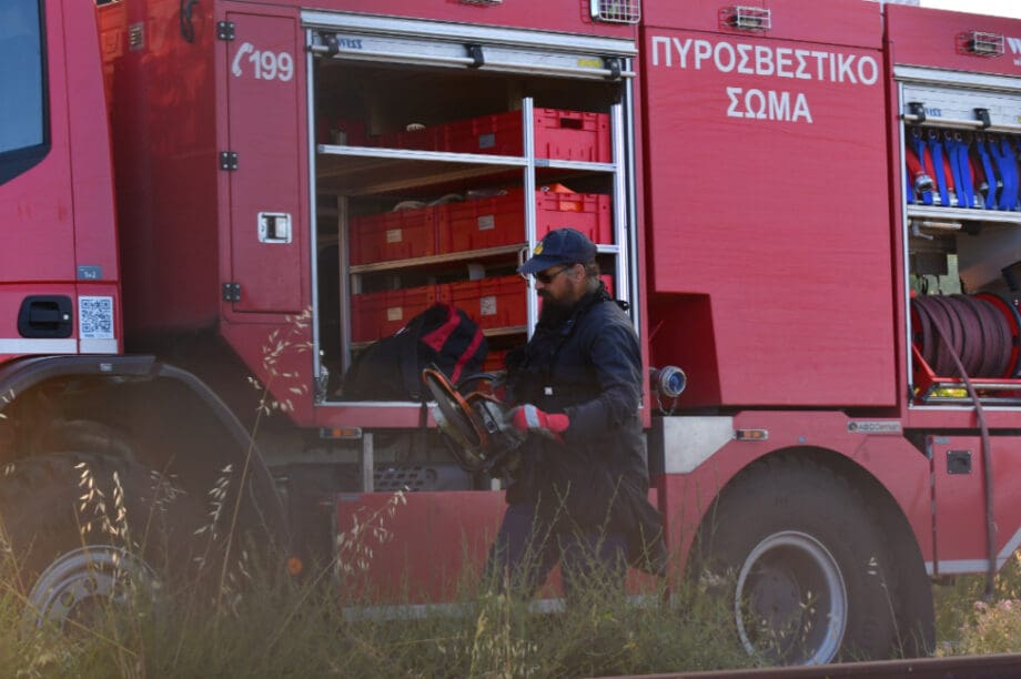 Καίγονται σπίτια από μεγάλη πυρκαγιά στην Παλαιά Φώκαια!