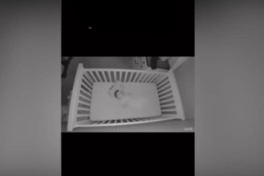 Μωρό κούνια γάτα