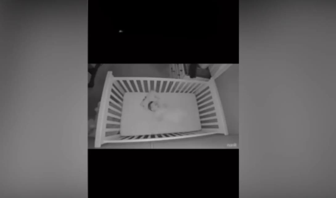 Μωρό κούνια γάτα