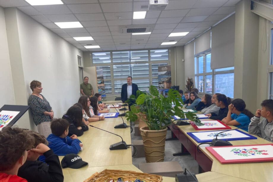 Μαθητές Δήμος Μινώα Πεδιάδας 1ο Δημοτικό Σχολείο Αρκαλοχωρίου έκθεση ζωγραφικής