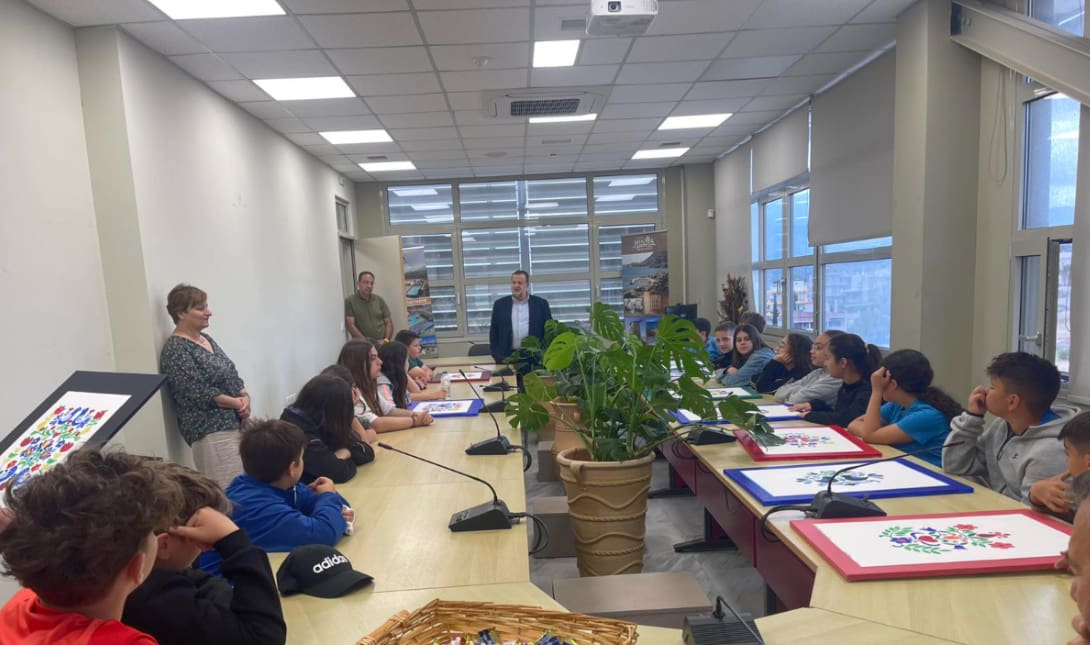 Μαθητές Δήμος Μινώα Πεδιάδας 1ο Δημοτικό Σχολείο Αρκαλοχωρίου έκθεση ζωγραφικής