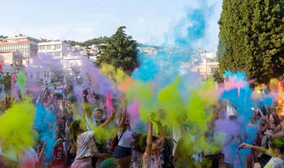 Το Φεστιβάλ Χρωμάτων έρχεται στην Ιεράπετρα!