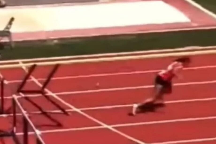 Στίβος Όρεγκον τερματισμός αθλήτρια