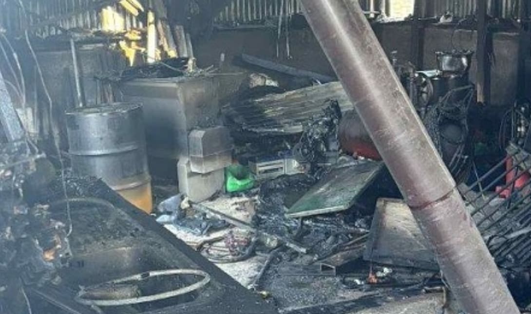 Φωτιά Μεσαρά αποθήκη