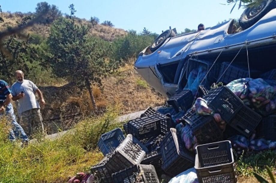 Τροχαίο ατύχημα Μεσαρά αγροτικό μελιτζάνες