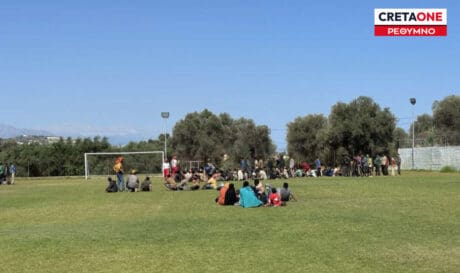 Γήπεδο Τσεσμέ μετανάστες