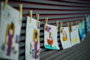 «Έβαζε τα παιδιά να ζωγραφίζουν σταυρούς και αγίους» – Σάλος με τη δασκάλα που κατήγγειλε 6χρονο για θωπεία