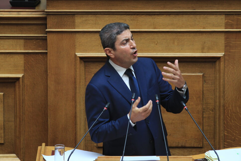 Ο βουλευτής της ΝΔ Λευτέρης Αυγενάκης μιλάει στην Ολομέλεια της Βουλής, κατά τη διάρκεια της συζήτησης και λήψης απόφασης σχετικά με τις δύο προτάσεις που έχουν καταθέσει το ΠΑΣΟΚ-ΚΙΝΑΛ και οι ΣΥΡΙΖΑ-ΠΣ από κοινού με τη Νέα Αριστερά για τη συγκρότηση Προκαταρκτικής Επιτροπής κατά των δύο πρώην υπουργών Αγροτικής Ανάπτυξης και Τροφίμων Μάκη Βορίδη και Λευτέρη Αυγενάκη σχετικά με το σκάνδαλο του ΟΠΕΚΕΠΕ, Αθήνα, Τετάρτη 30 Ιουλίου 2025. ΑΠΕ-ΜΠΕ/ΑΠΕ-ΜΠΕ/ΑΛΕΞΑΝΔΡΟΣ ΒΛΑΧΟΣ