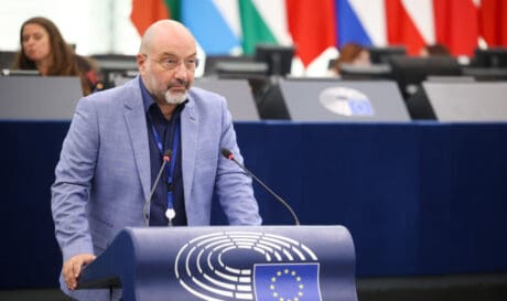Σάκης Αρναούτογλου