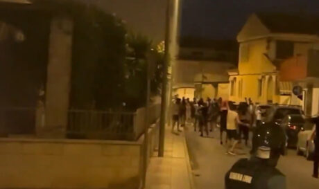 Ισπανία: Οκτώ συλλήψεις έπειτα από τις συγκρούσεις ακροδεξιών με μετανάστες (βίντεο)