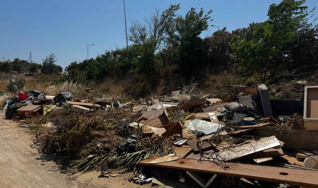 Κοινή επιχείρηση Δήμων Ηρακλείου και Μαλεβιζίου για την αποκατάσταση της παράνομης χωματερής (Φώτο)
