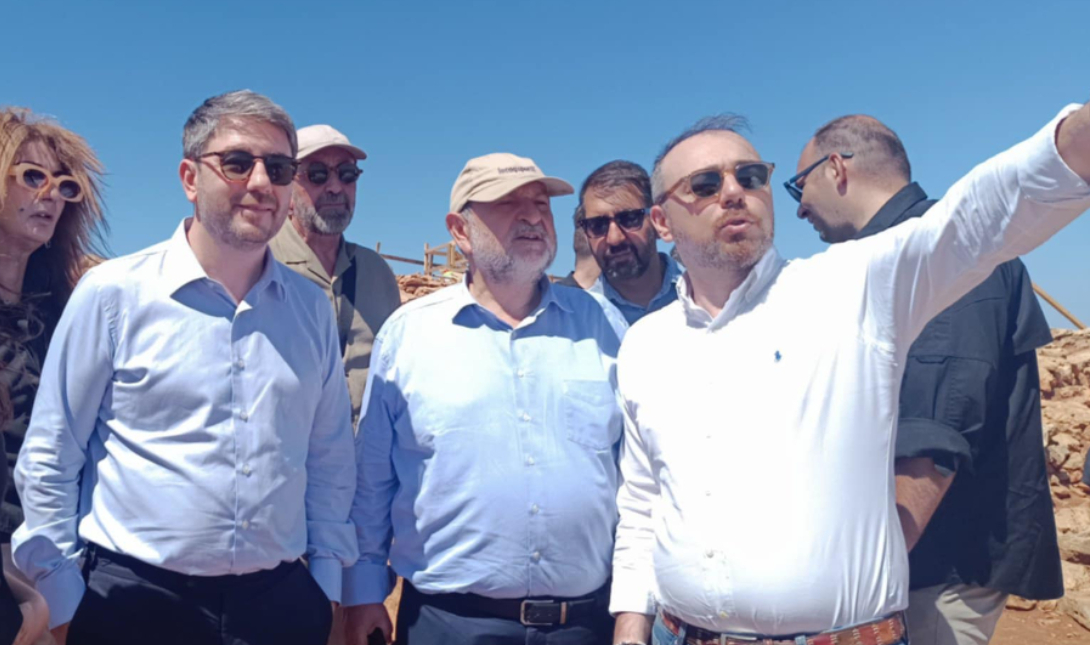 ο Πρόεδρος του ΠΑΣΟΚ Νίκος Ανδρουλάκης, επισκέφθηκε το μοναδικό, Μινωικό Μνημείο, συνοδευόμενος από τον Δήμαρχο Μινώα Πεδιάδας Βασίλη Κεγκέρογλου
