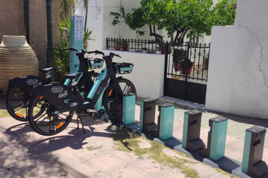 «Μετακινήσου Πράσινα – JOIN THE RIDE!» – Έναρξη Λειτουργίας Συστήματος Ηλεκτρικών Κοινόχρηστων Ποδηλάτων στο Δήμο Μινώα Πεδιάδας (Φώτο)