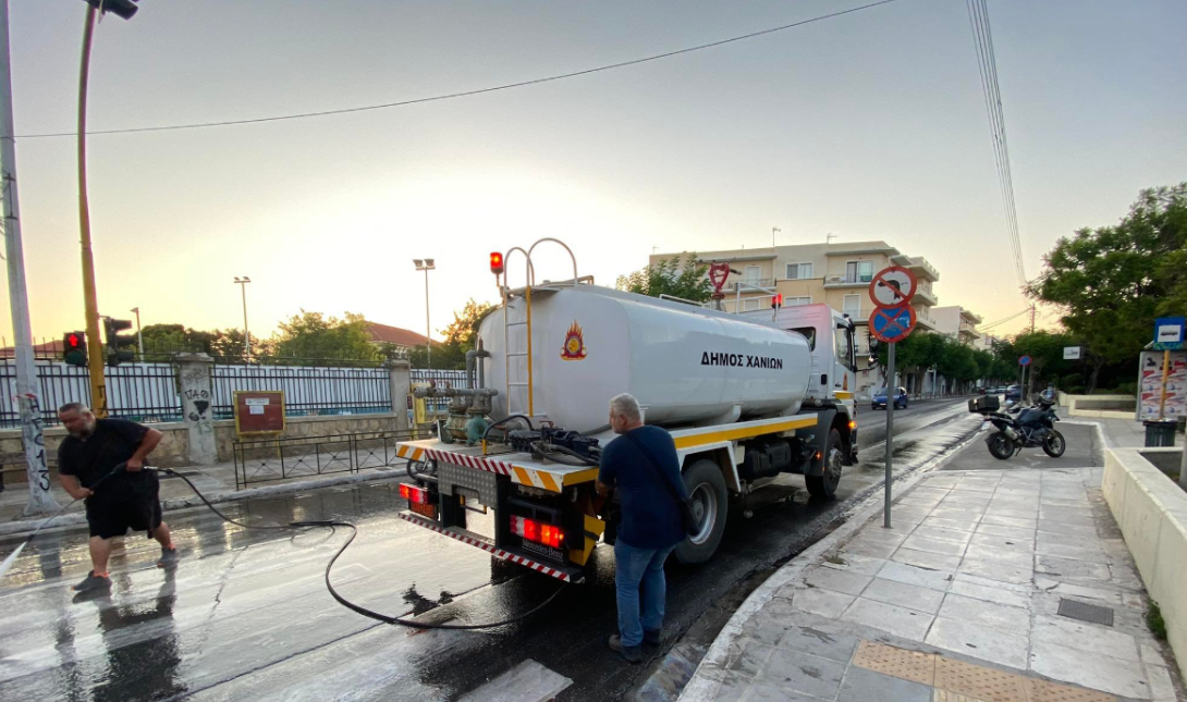 Εργασίες καθαρισμού – πλυσίματος σε περιοχές του Δήμου Χανίων