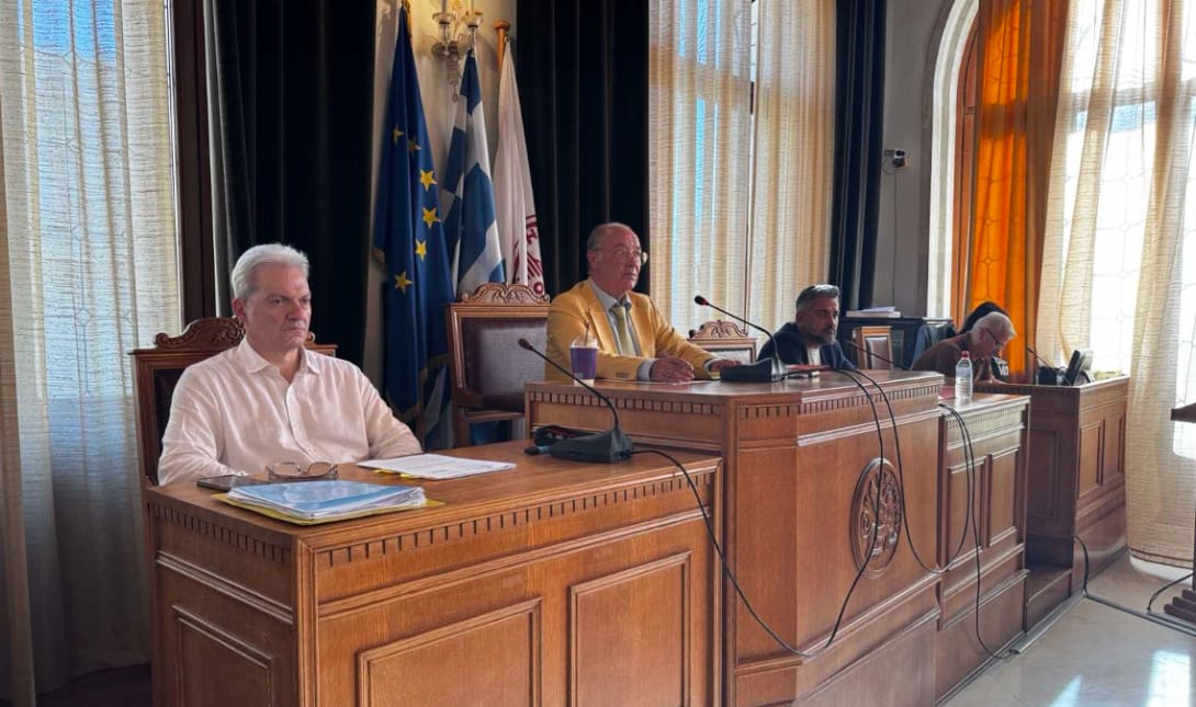 Ο Αλέξης Καλοκαιρινός ενημέρωσε το Δημοτικό Συμβούλιο σχετικά με τις παρεμβάσεις ανάπλασης του παραλιακού μετώπου του Ηρακλείου