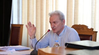 Ο Αλέξης Καλοκαιρινός παρουσίασε στο Δημοτικό Συμβούλιο το σχέδιο συμφωνίας με τον ΟΦΗ για την χρήση του Παγκρητίου Σταδίου (Βίντεο)