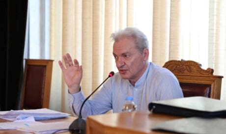 Ο Αλέξης Καλοκαιρινός παρουσίασε στο Δημοτικό Συμβούλιο το σχέδιο συμφωνίας με τον ΟΦΗ για την χρήση του Παγκρητίου Σταδίου (Βίντεο)