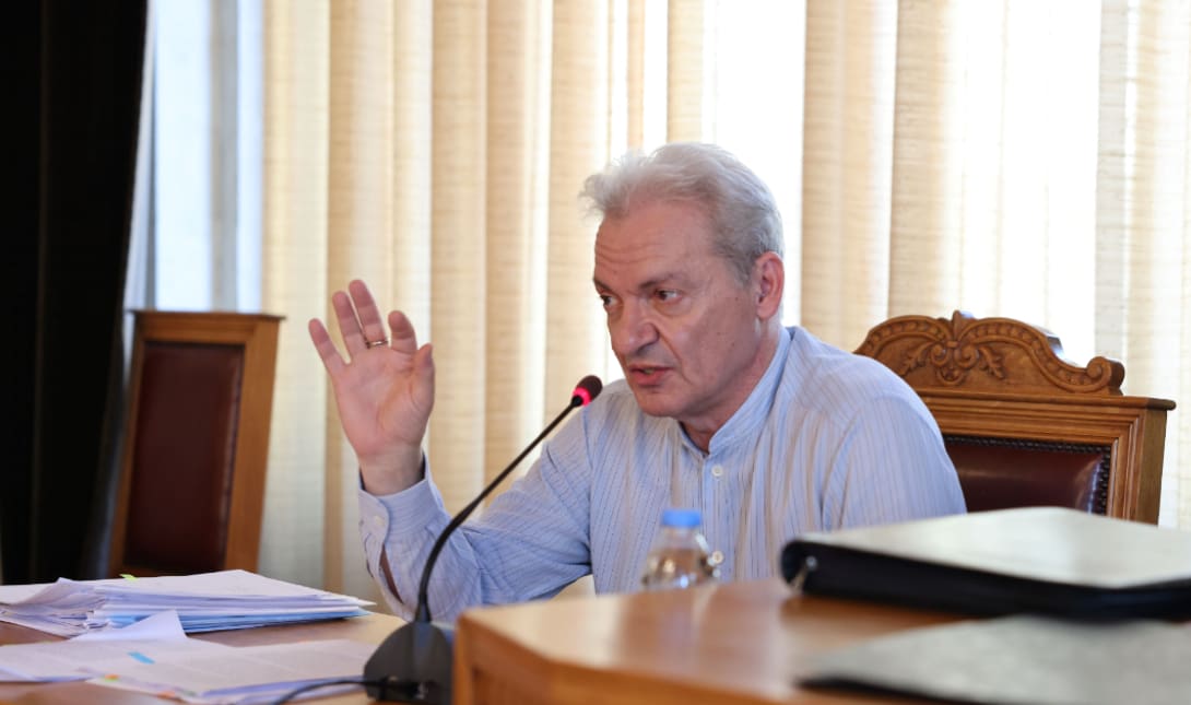 Ο Αλέξης Καλοκαιρινός παρουσίασε στο Δημοτικό Συμβούλιο το σχέδιο συμφωνίας με τον ΟΦΗ για την χρήση του Παγκρητίου Σταδίου (Βίντεο)