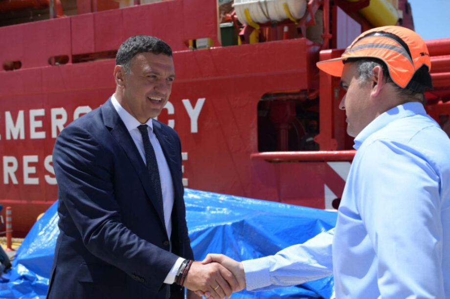 ο Υπουργός Ναυτιλίας και Νησιωτικής Πολιτικής, Βασίλης Κικίλιας, κατά την χθεσινή επίσκεψη και ξενάγησή του στο Ν/Γ «GIANT» εντός του λιμένα Πειραιά
