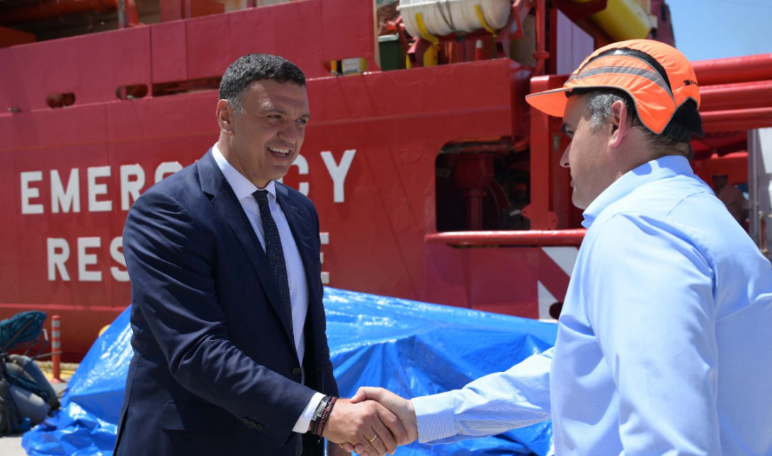 ο Υπουργός Ναυτιλίας και Νησιωτικής Πολιτικής, Βασίλης Κικίλιας, κατά την χθεσινή επίσκεψη και ξενάγησή του στο Ν/Γ «GIANT» εντός του λιμένα Πειραιά