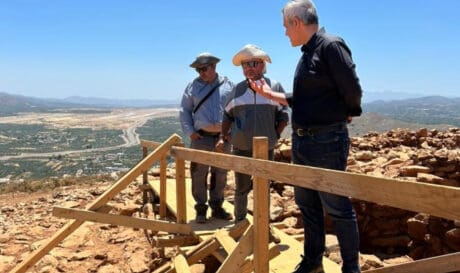 Στο αρχαιολογικό εύρημα στον λόφο Παπούρα ο Χάρης Μαμουλάκης
