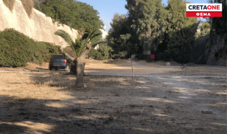 Ηράκλειο: Εγκαταλελειμμένο κτίριο - υγειονομική βόμβα δίπλα σε παιδική χαρά