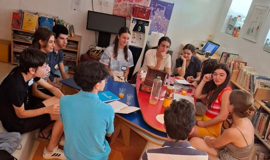 Χανιά: Συνάντηση της Λέσχης Γραφής Εφήβων με τη συγγραφέα Ζοέλ Λοπινό