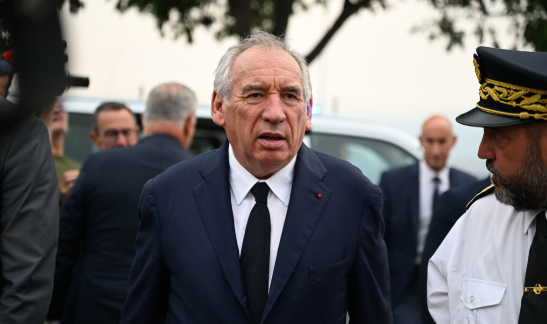 Γαλλία: Στον «αέρα» η κυβέρνηση Μπαϊρού