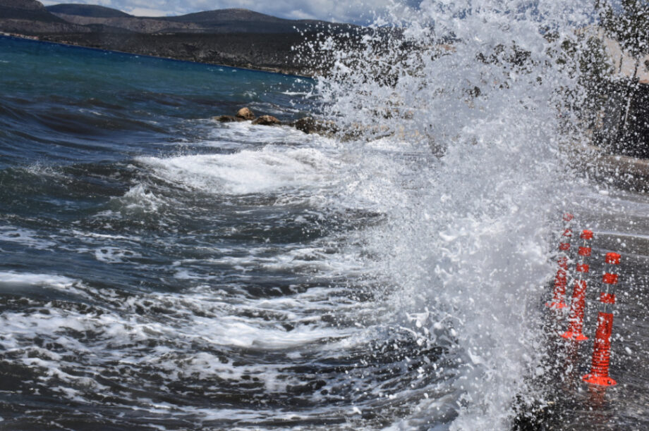 Κύματα θάλασσα παραλία βοριάδες