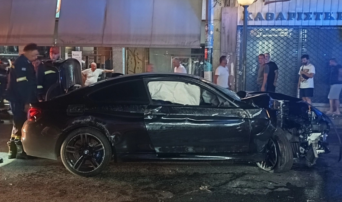 Σοβαρό τροχαίο στη Λεωφόρο Βουλιαγμένης – Εκκωφαντικός ο θόρυβος της σύγκρουσης (φωτογραφία)