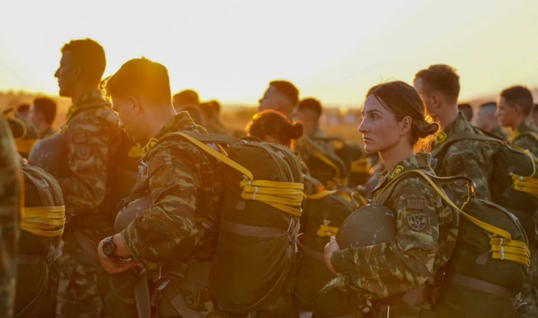 Σαρωτικές αλλαγές στη στρατιωτική θητεία: Νέο καθεστώς για Ι5 και απόδημους – Στα χακί και οι γυναίκες