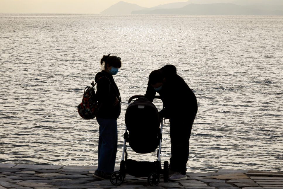 παραλία οικογένεια μωράκι