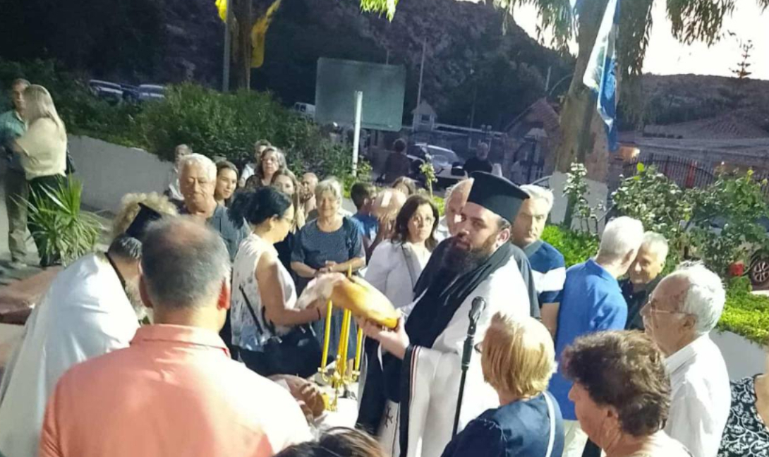 Πλήθος κόσμου στο Ναό Αγίων Ιωάννη του Προδρόμου και Νίκωνος στον Καρτερό (φωτογραφίες)