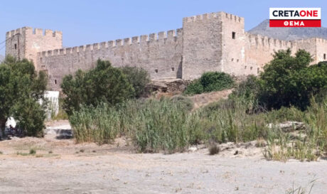 Φραγκοκάστελο: Το μέρος που η ιστορία και οι μύθοι συναντούν την ομορφιά της φύσης