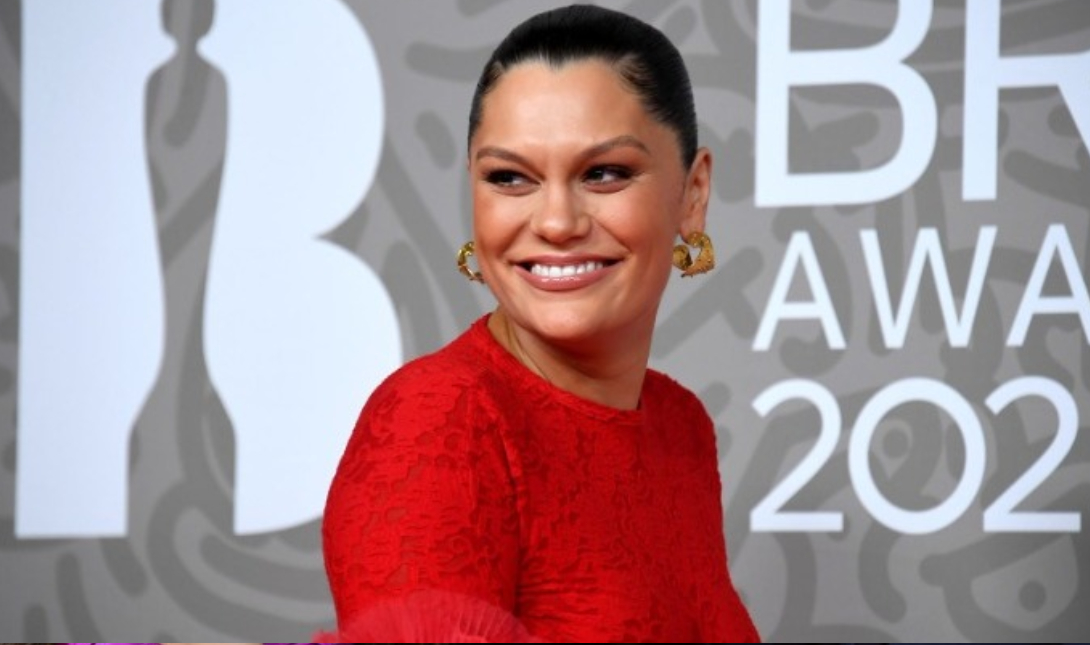 Η Jessie J αναβάλλει την περιοδεία της για να υποβληθεί σε δεύτερη εγχείρηση για καρκίνο του μαστού