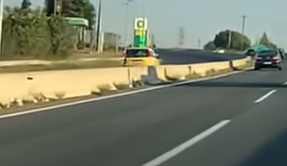 Αυτοκίνητο πήγαινε ανάποδα στον δρόμο Κοζάνης-Πτολεμαϊδας – Τι είπε η οδηγός όταν συνελήφθη – Δείτε βίντεο