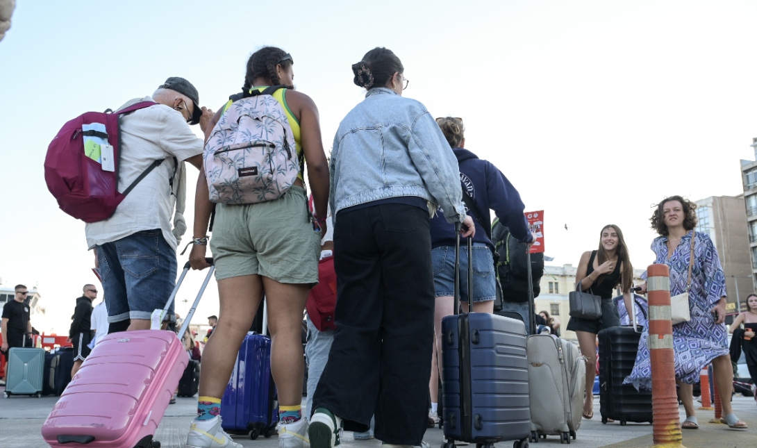 Λιμάνι βαλίτσες απαγορευτικό επιβάτες