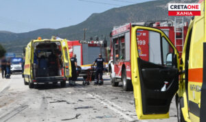 Τροχαίο ατύχημα με εγκλωβισμό στα Χανιά: Αυτοκίνητο έπεσε σε ελιά – Μία τραυματίας στο νοσοκομείο