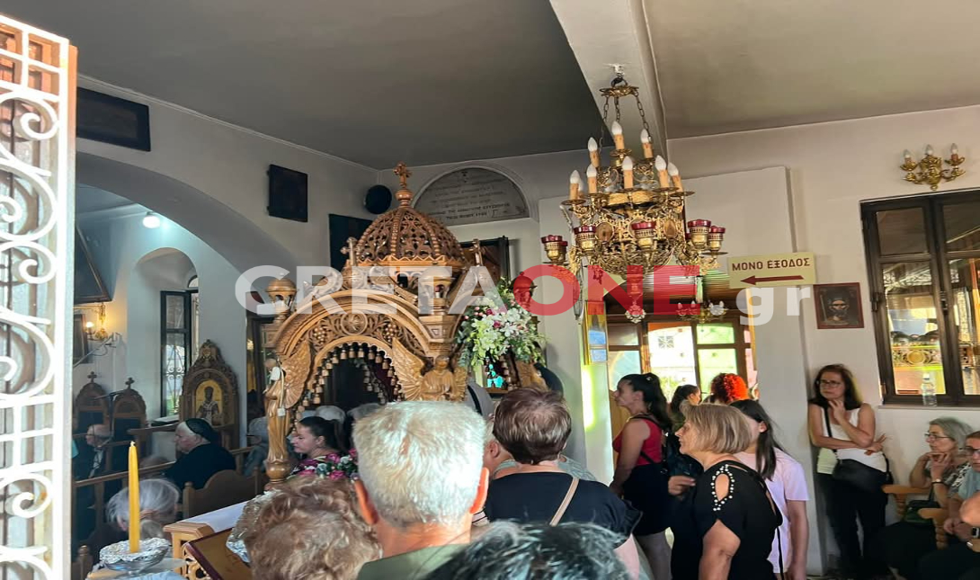 Πλήθος πιστών τιμάει τη χάρη του Αγίου Φανουρίου στο Ηράκλειο – Δείτε φωτογραφίες