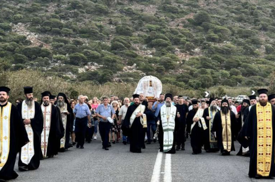 Πραγματοποιήθηκε η Λιτανευτική Κάθοδος της Παναγιάς Χαρακιανής στην ιερά Μητρόπολη Ρεθύμνης και Αυλοποτάμου