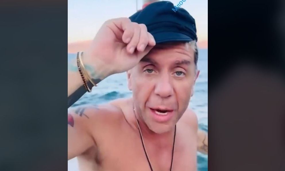Γιώργος Μαζωνάκης: Στιγμές ξεγνοιασιάς στη θάλασσα μετά τη νοσηλεία – Δείτε το βίντεο από το σκάφος