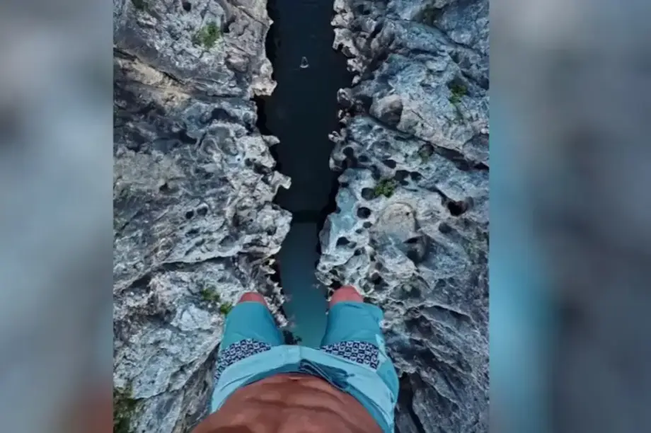 φαράγγι άλμα αθλητής