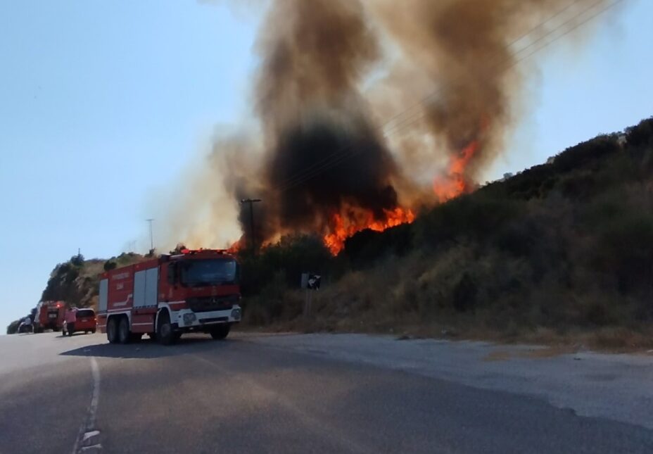 Εκκενώνονται οικισμοί στην Αιτωλοακαρνανία λόγω μεγάλης πυρκαγιάς