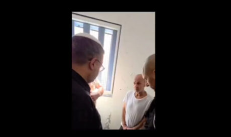 Ισραηλινός υπουργός απειλεί κρατούμενο Παλαιστίνιο ηγέτη μέσα στο κελί του (βίντεο)